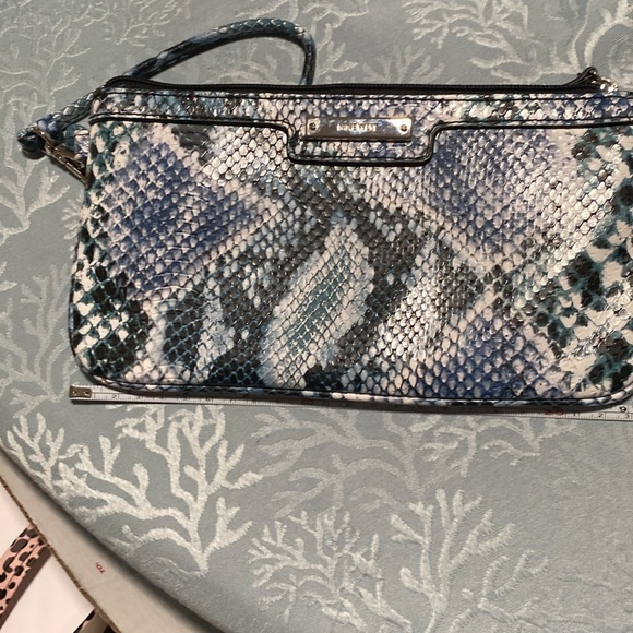 🎃Blue and White Snakeskin Clutch - Picture 2 of 6